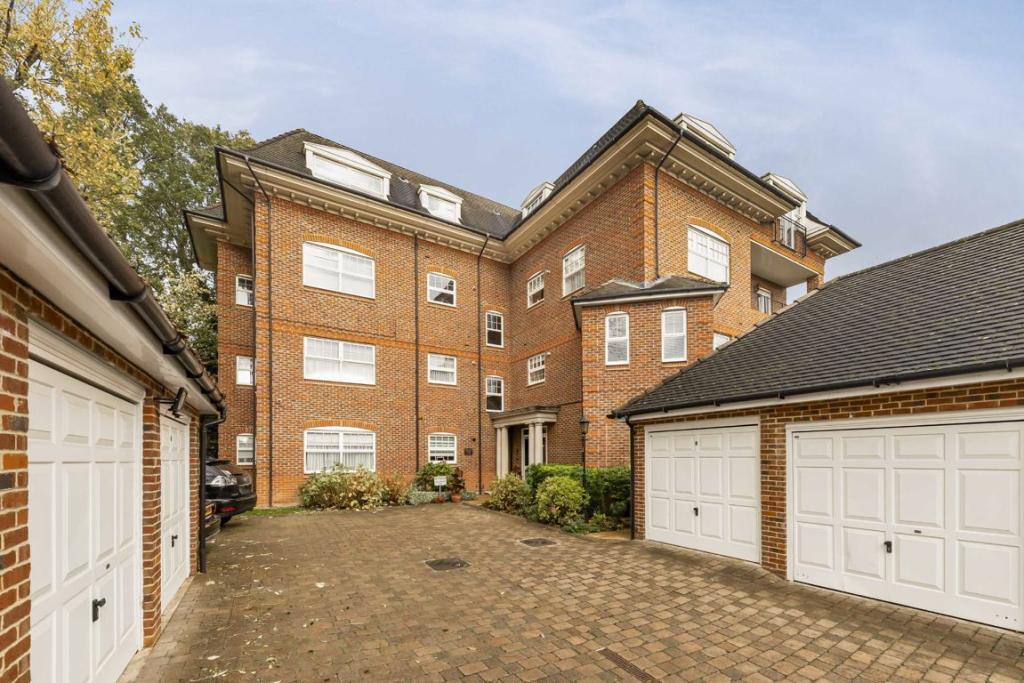 Turnberry Close, Hendon, NW4, London